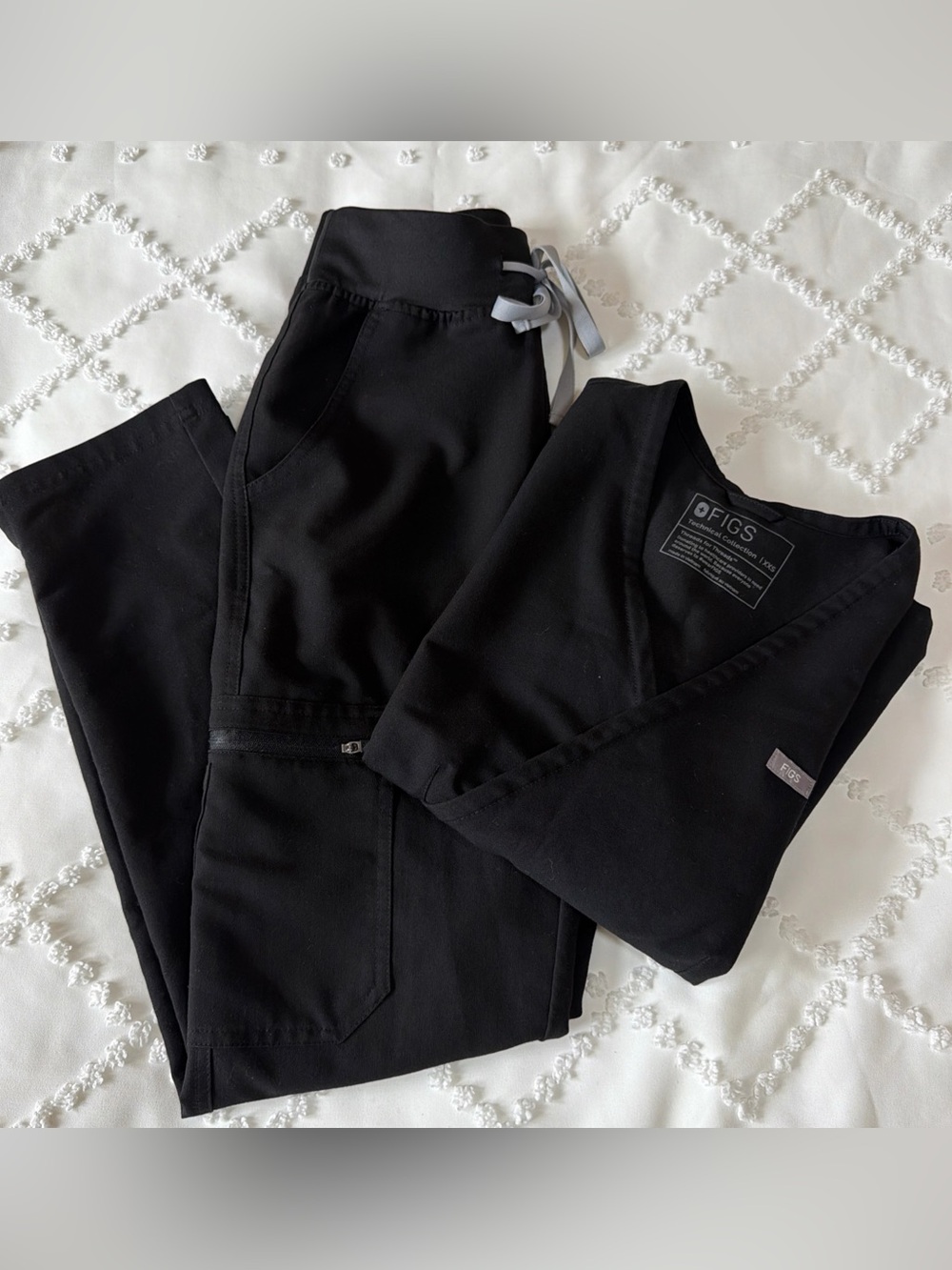 FIGS Womenβs Scrub Set Black HW Yola XXS/P & Tivoli Slim Surplice Peplum XXS